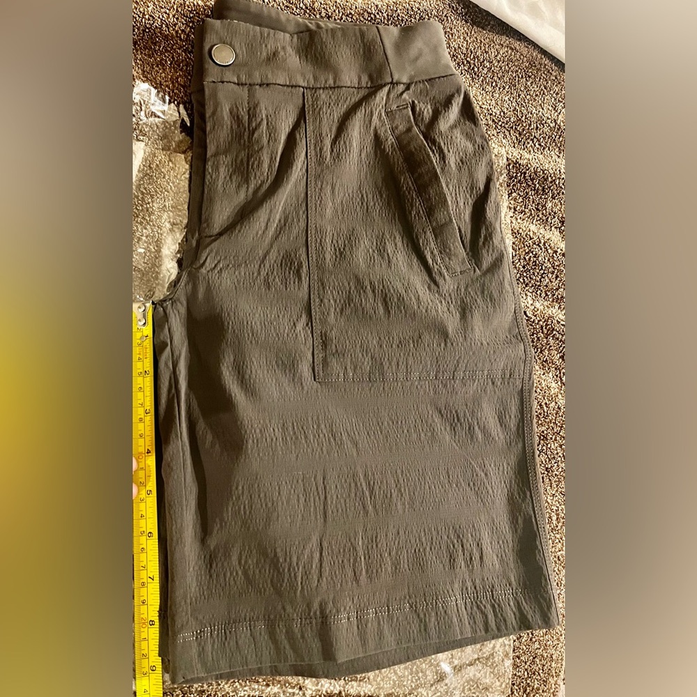 GW 2025 Athleta Sz 4 Women’s Lightweight Shorts w/front & back pockets - Picture 5 of 12
